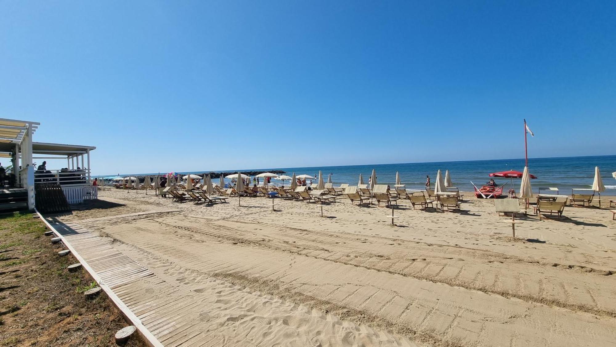 La Villa Fronte Spiaggia Bandiera Blu 斯佩隆加 外观 照片